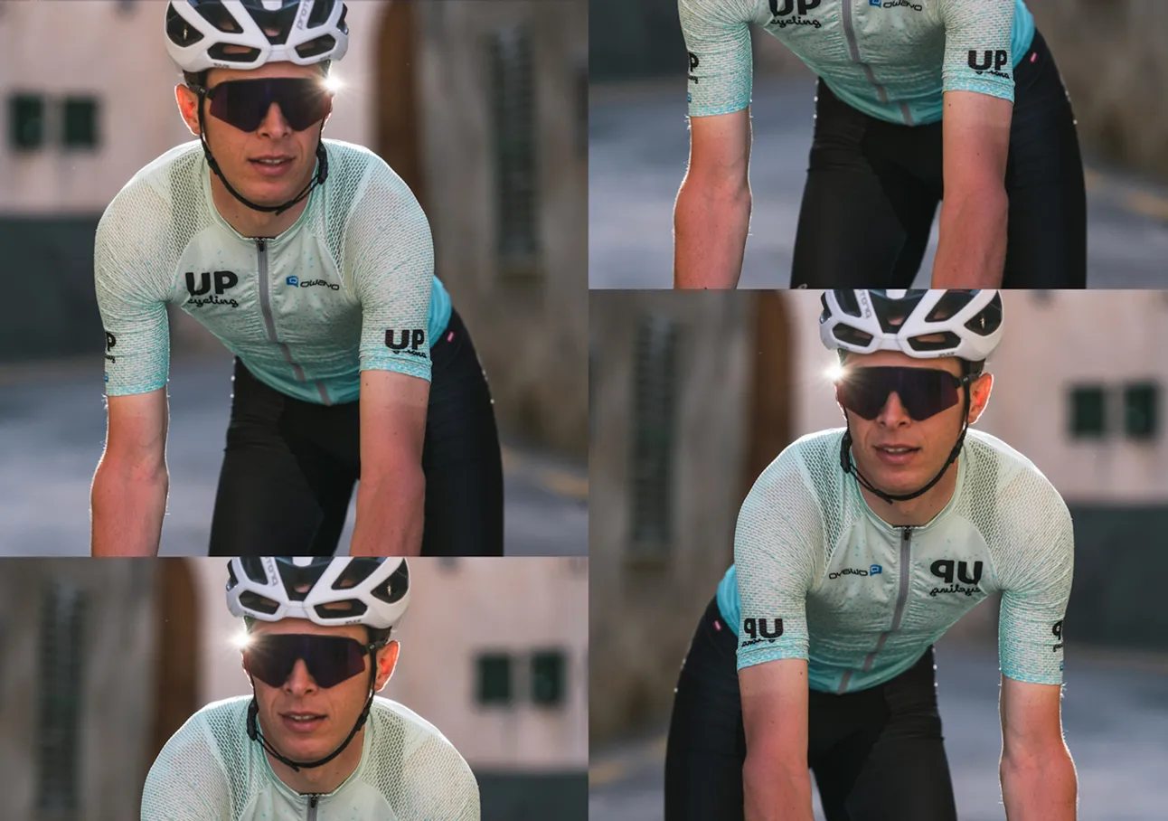 Un ciclista indossa una maglia azzurra con motivo, con il logo 'UP cycling' e il nome del marchio 'owayo' sul petto, mentre guida una bicicletta.